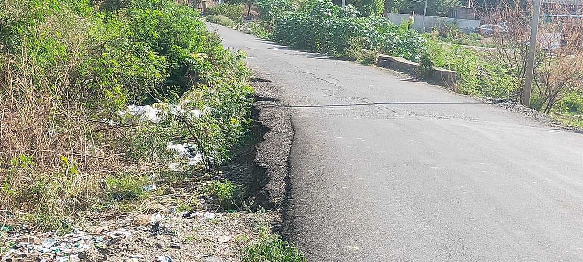 ಭಾಲ್ಕಿ: ವಾಹನ ಸವಾರರಿಗೆ ಕಂದಕಗಳ ಕಂಟಕ!