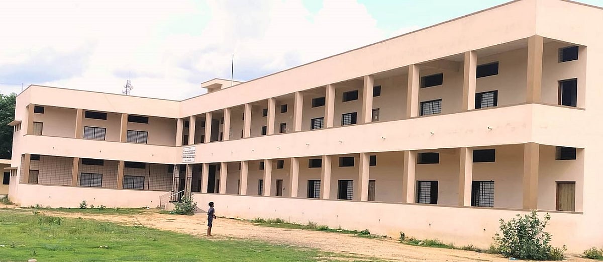 ಸೇಡಂ ಸರ್ಕಾರಿ ಪದವಿ ಪೂರ್ವ ಕಾಲೇಜು | ಹೆಚ್ಚಿದ ದಾಖಲಾತಿ; ಬೋಧನೆಯದ್ದೆ ಸಮಸ್ಯೆ!