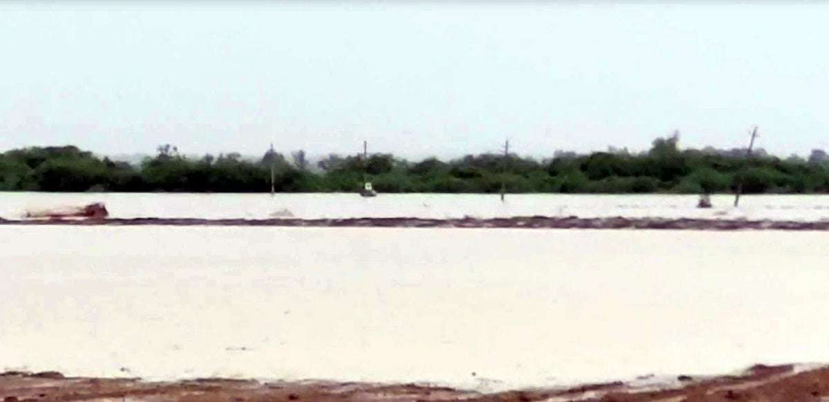 ಡೋಣಿ ನದಿ ಪ್ರವಾಹ | ಜಮೀನುಗಳು ಜಲಾವೃತ; ಕೊಚ್ಚಿ ಹೋದ ಫಲವತ್ತಾದ  ಮಣ್ಣು