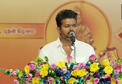 ಬಿಜೆಪಿ, ಡಿಎಂಕೆ ವಿರುದ್ದ ವಿಜಯ್ ಕಿಡಿ

