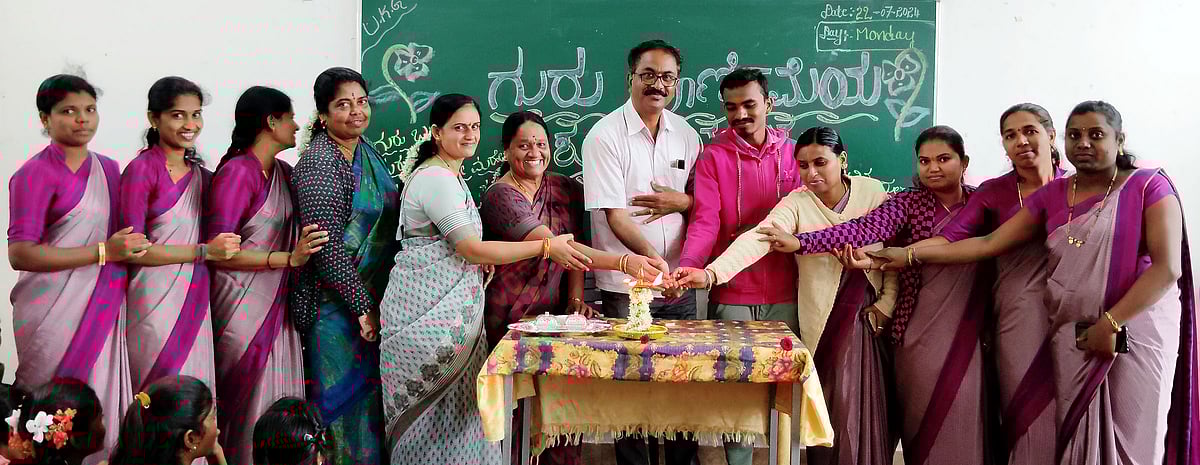 ಗುರುವಿನ ಬಗ್ಗೆ ವಿಧೇಯತೆ ಬೆಳೆಸಿಕೊಳ್ಳಿ: ಮುಖ್ಯಶಿಕ್ಷಕ ಜಿ.ಪ್ರಕಾಶ್