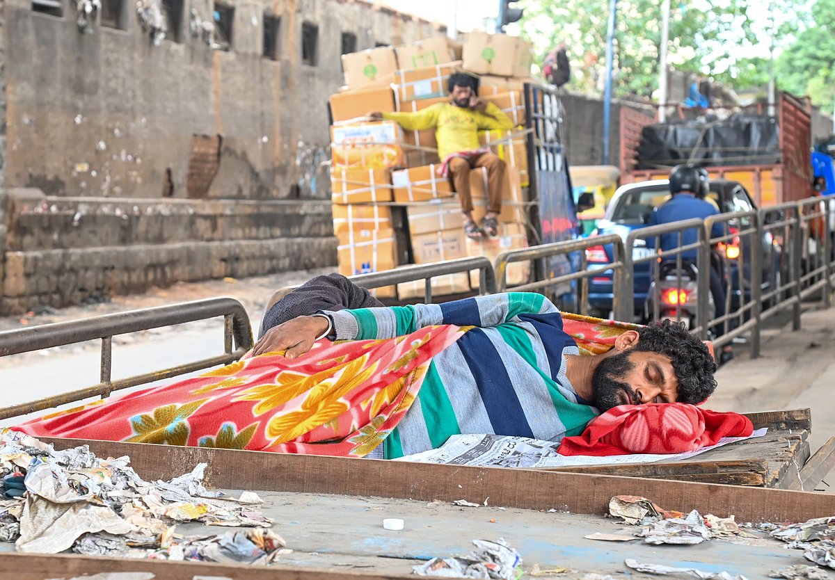 ನಿದ್ದೆ ಬಂದಲ್ಲೇ ಬಿದ್ದೆ!