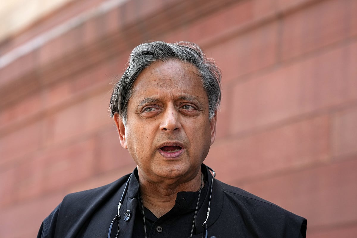 ರಕ್ಷಣಾ ಇಲಾಖೆಗೆ ಹೆಚ್ಚಿನ ಅನುದಾನ: ಕೇಂದ್ರದ ನಿರ್ಧಾರಕ್ಕೆ ಶಶಿ ತರೂರ್ ಬಹುಪರಾಕ್