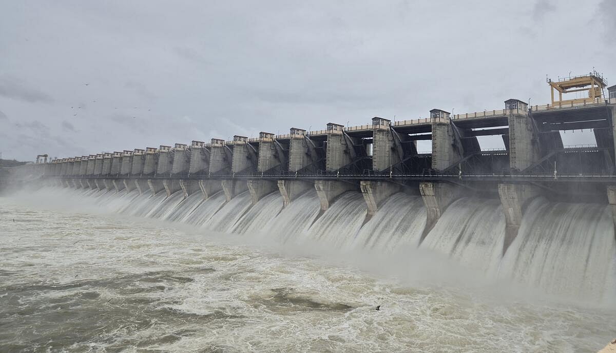 ಆಲಮಟ್ಟಿ ಜಲಾಶಯ ಹೊರಹರಿವು ಒಂದೂವರೆ ಲಕ್ಷ ಕ್ಯುಸೆಕ್ ಏರಿಕೆ