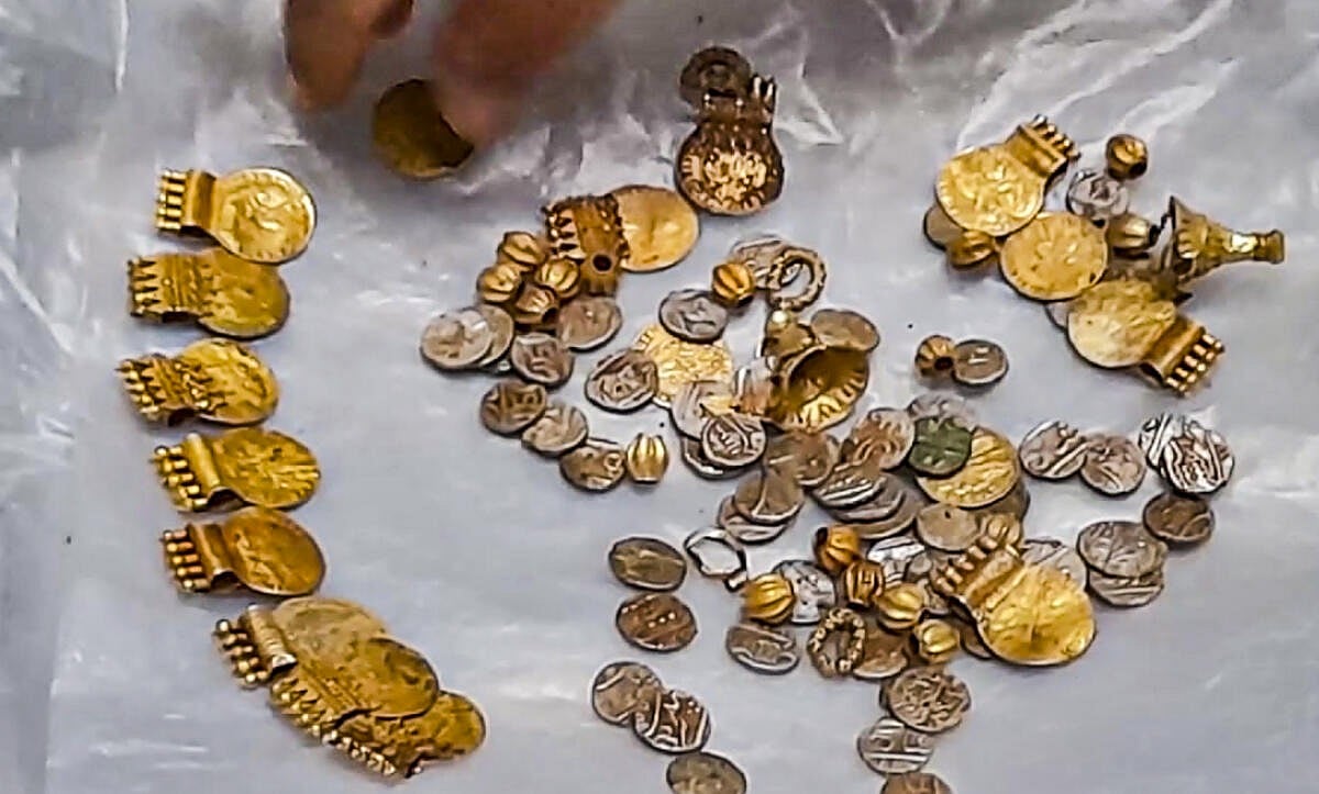 ಕೇರಳ | ಕೃಷಿ ಹೊಂಡ ಅಗೆಯುವ ವೇಳೆ ಮಹಿಳೆಯರಿಗೆ ಭಾರಿ ಮೌಲ್ಯದ ನಿಧಿ ಪತ್ತೆ