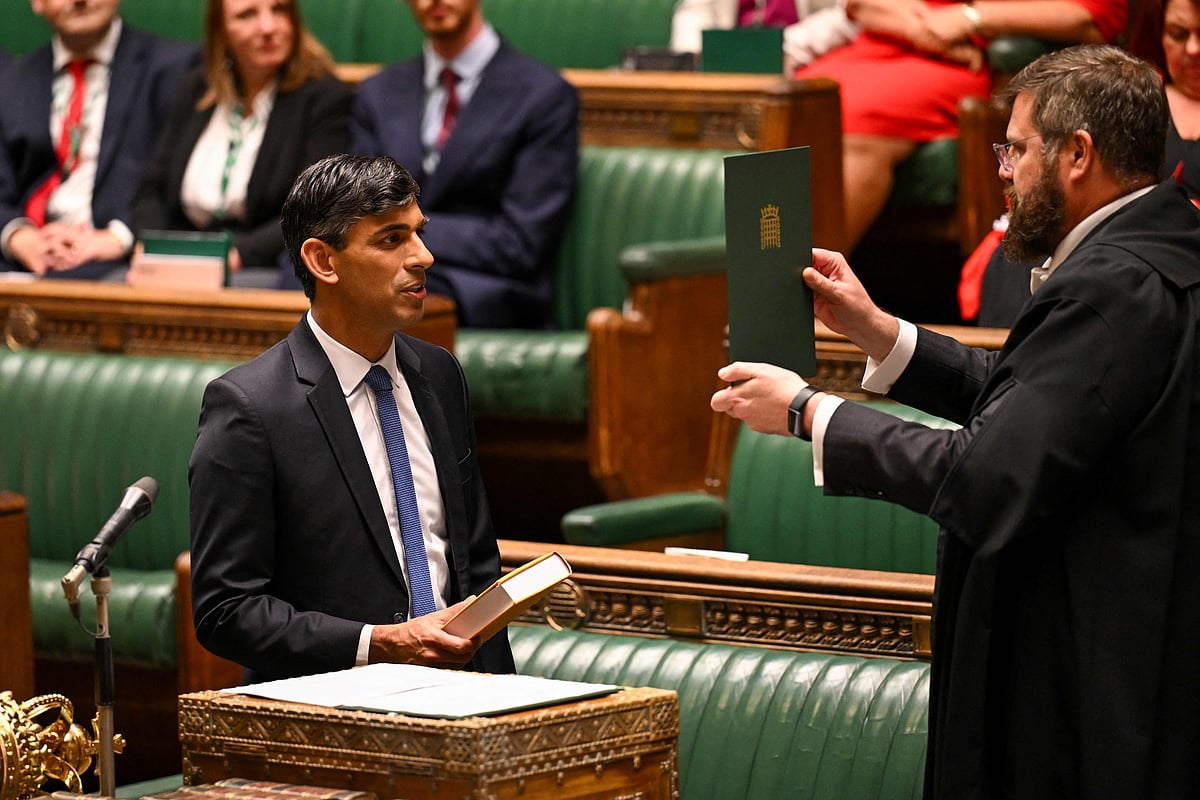 ಭಗವದ್ಗೀತೆ, ಬೈಬಲ್ ಹೆಸರಿನಲ್ಲಿ ಬ್ರಿಟಿಷ್ ಭಾರತೀಯ ಸಂಸದರ ಪ್ರಮಾಣ ವಚನ