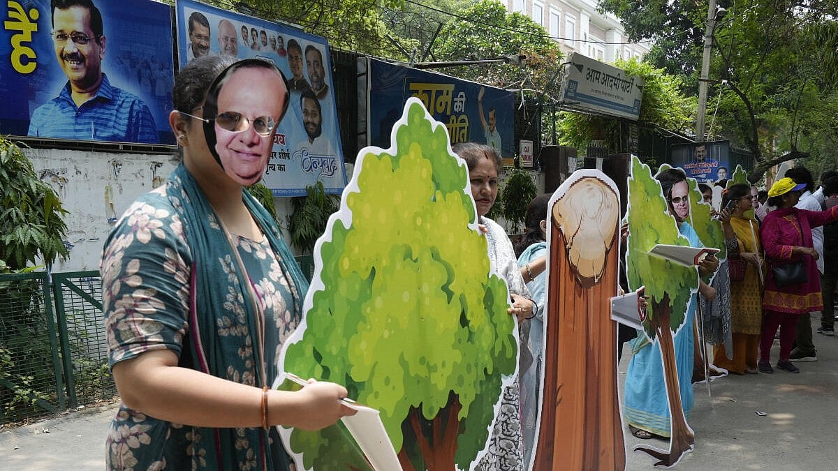 ದೆಹಲಿಯಲ್ಲಿ 1,100 ಮರಗಳಿಗೆ ಕೊಡಲಿ: ಬಿಜೆಪಿ ಕಚೇರಿ ಎದುರು ಎಎಪಿ ಧರಣಿ