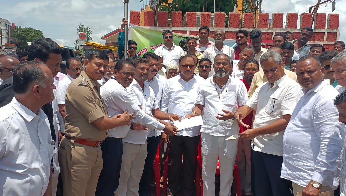 ಹೊರ ರಾಜ್ಯದ ವರ್ತಕರ ವ್ಯಾಪಾರ ನೀತಿಗೆ ವಿರೋಧ: ಸಂಕೇಶ್ವರ ಬಂದ್