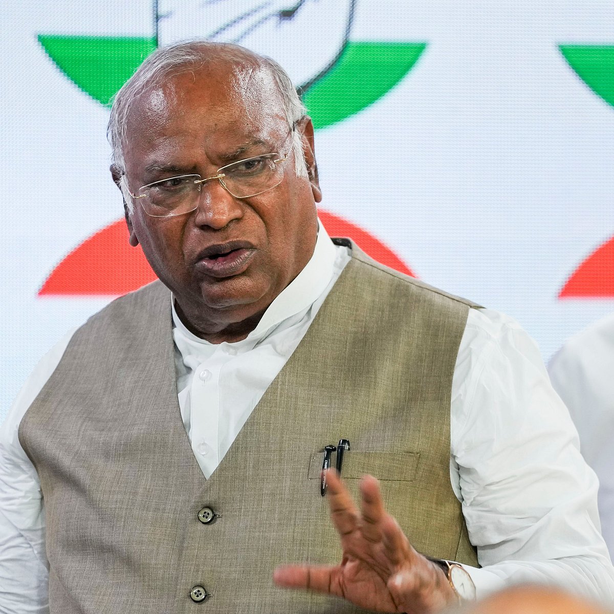 ಅದಾನಿ ಬಗ್ಗೆ ಹಿಂಡನ್‌ಬರ್ಗ್ ಆರೋಪ: ಜಂಟಿ ಸಂಸದೀಯ ಸಮಿತಿ ತನಿಖೆಗೆ ಖರ್ಗೆ ಒತ್ತಾಯ