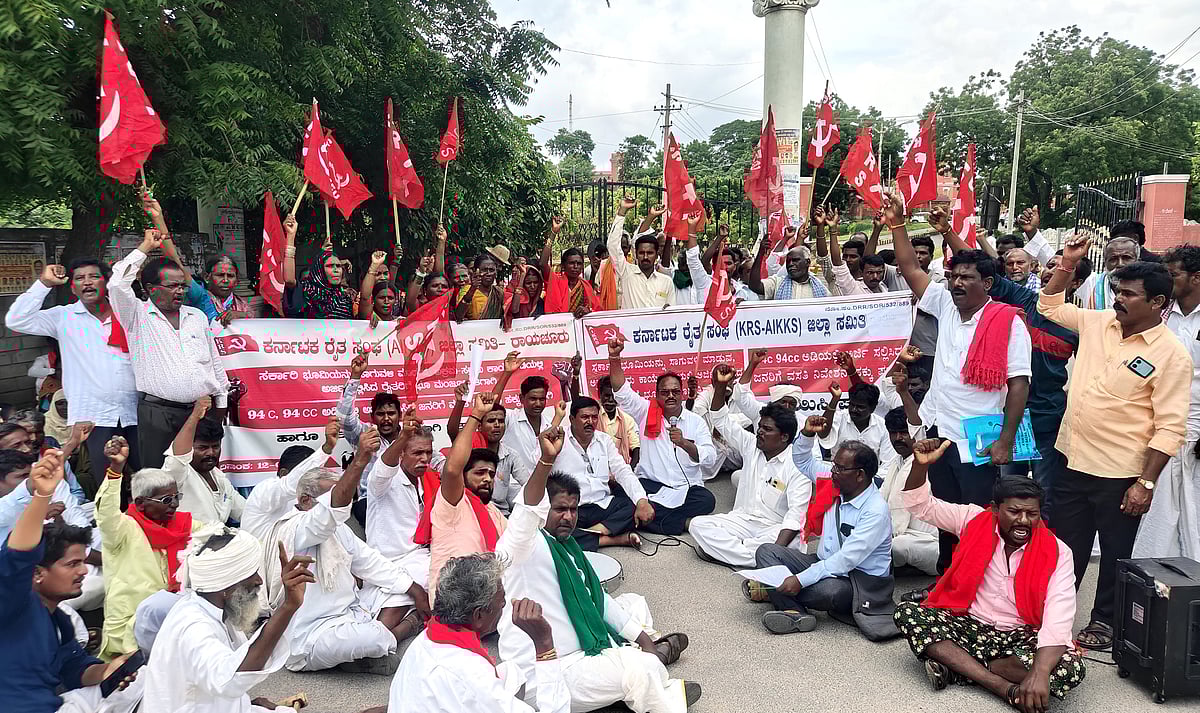 ಬಗರ್ ಹುಕುಂ ಕಾಯ್ದೆ ಸಮರ್ಪಕ ಜಾರಿಗೆ ಆಗ್ರಹ: ರೈತರ ಪ್ರತಿಭಟನೆ