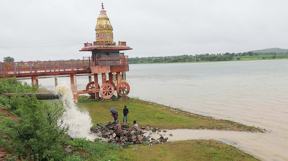 ಶಿಗ್ಗಾವಿ | ನಾಗನೂರ ಕೆರೆಗೆ ಬಂತು ವರದಾ ನದಿ ನೀರು 