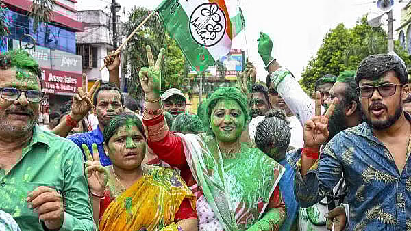 ವಿಧಾನಸಭೆ ಉಪಚುನಾವಣೆ: ಇಂಡಿಯಾ ಬಣಕ್ಕೆ 10, ಬಿಜೆಪಿಗೆ 2 ಸ್ಥಾನ