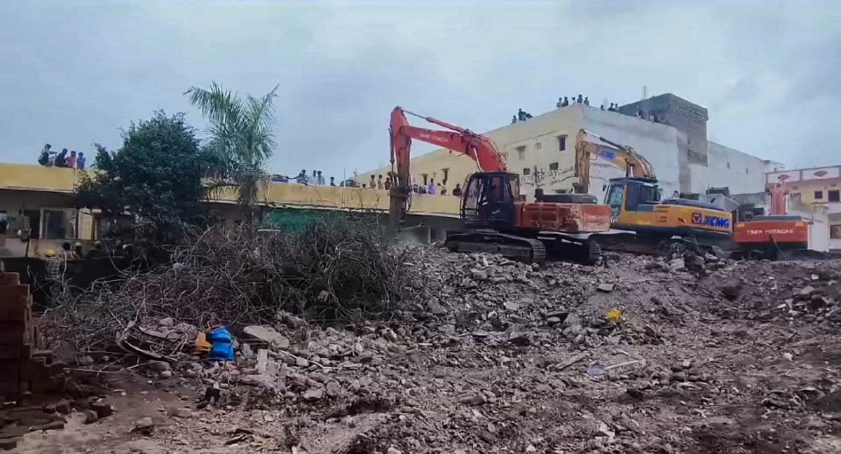 ಸೂರತ್ ಕಟ್ಟಡ ಕುಸಿತ | ಸಾವಿನ ಸಂಖ್ಯೆ 7ಕ್ಕೆ ಏರಿಕೆ: ಮಾಲೀಕರ ವಿರುದ್ಧ ಎಫ್‌ಐಆರ್‌