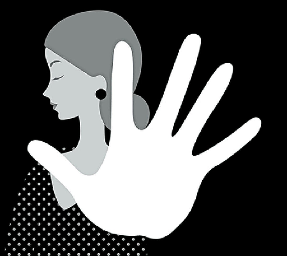 ಅಕ್ರಮ ಸಂಬಂಧ ಆರೋಪ: ಮಹಿಳೆಯ ತಲೆ ಬೋಳಿಸಿ, ಮರಕ್ಕೆ ಕಟ್ಟಿದ ಗ್ರಾಮಸ್ಥರು