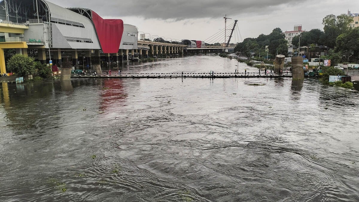 ಪುಣೆಯಲ್ಲಿ ಭಾರಿ ಮಳೆ, ನಾಲ್ವರು ಸಾವು: ರೆಡ್‌ ಅಲರ್ಟ್‌ ಘೋಷಣೆ