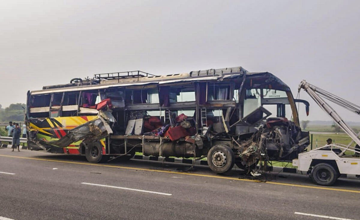 ಭೀಕರ ರಸ್ತೆ ಅಪಘಾತ | ಬಿಜೆಪಿ  ಸರ್ಕಾರದ ನಿರ್ಲಕ್ಷ್ಯವೇ ಕಾರಣ: ಅಖಿಲೇಶ್