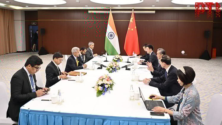 SCO Summit | ಚೀನಾದ ವಾಂಗ್ ಯೀ ಅವರೊಂದಿಗೆ ಜೈಶಂಕರ್ ಭೇಟಿ, ಮಾತುಕತೆ