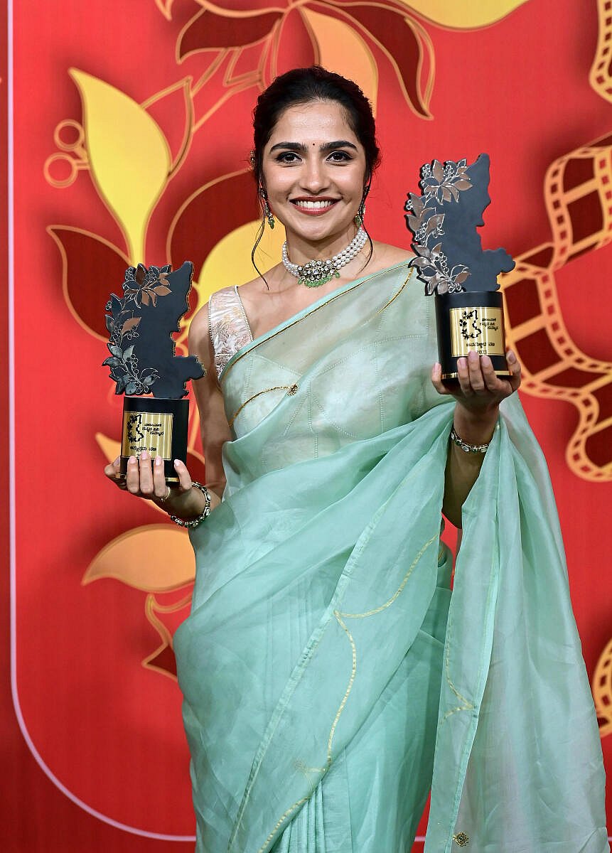 ಪ್ರಜಾವಾಣಿ ಕನ್ನಡ ಸಿನಿ ಸಮ್ಮಾನ–2 | ಜನ ಮೆಚ್ಚಿದ ಪ್ರಶಸ್ತಿ ಮುಡಿಗೇರಿಸಿಕೊಂಡವರು