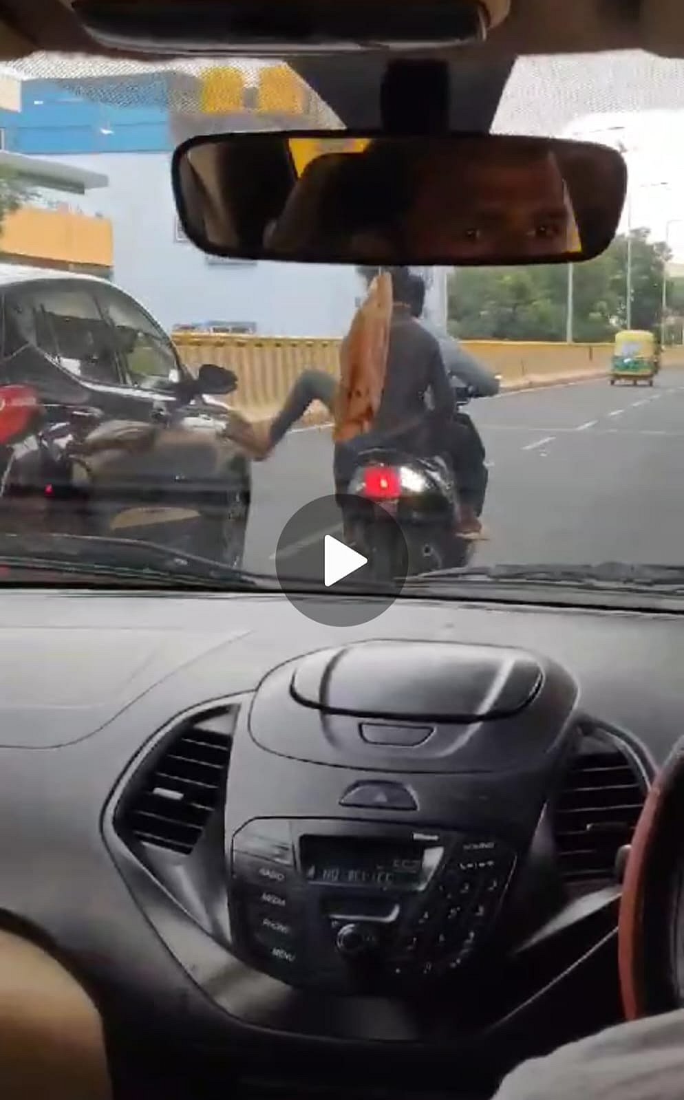 ಚಾಲಕನಿಗೆ ಚಾಕು ತೋರಿಸಿ ಬೆದರಿಕೆ: ಮೂವರ ಬಂಧನ