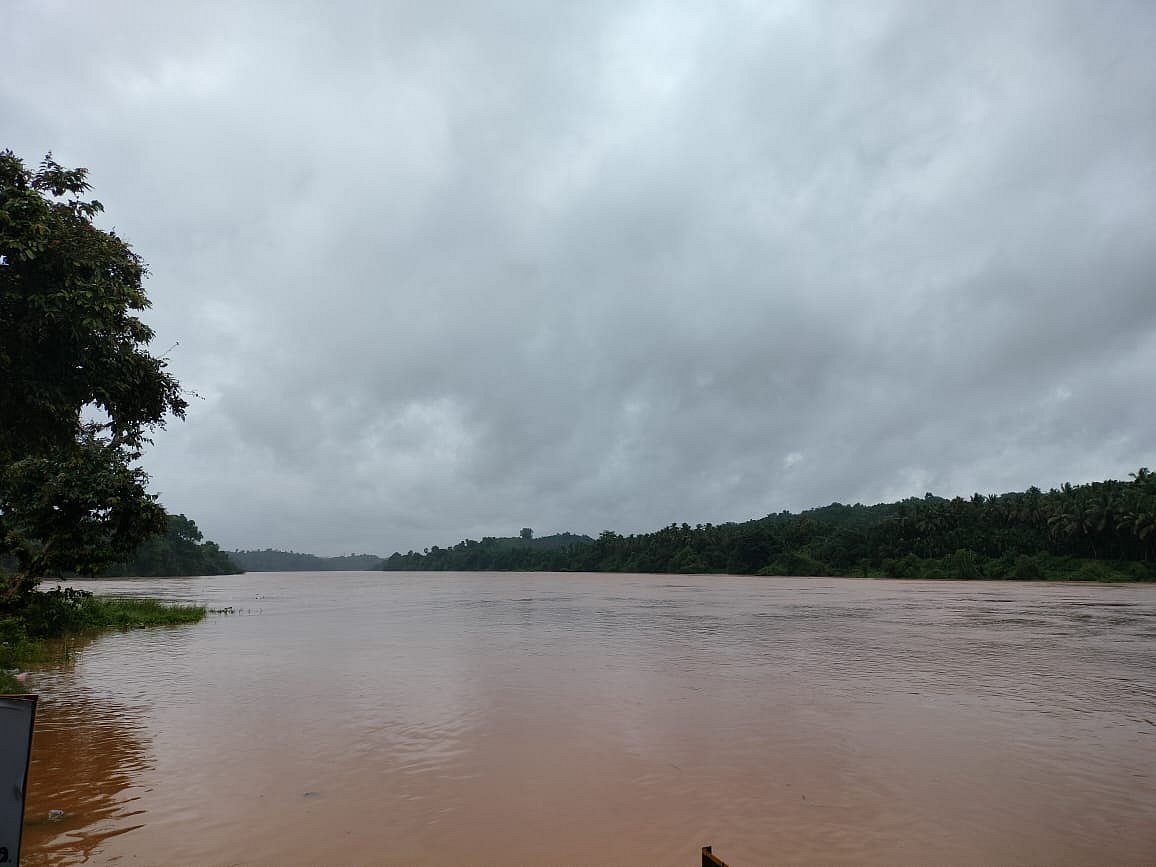 ತುಂಬಿ ಹರಿಯುತ್ತಿರುವ ಕುಮಾರಧಾರ, ನೇತ್ರಾವತಿ