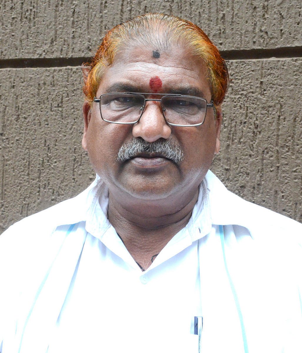 ವಸತಿ ಶಾಲೆಯಲ್ಲಿ ಅವಕಾಶ ಮೀರಿ ಪ್ರವೇಶ: ಅಧಿಕಾರಿಗಳ ಅಮಾನತಿಗೆ ಭೀಮಪ್ಪ ಗಡಾದ ಆಗ್ರಹ