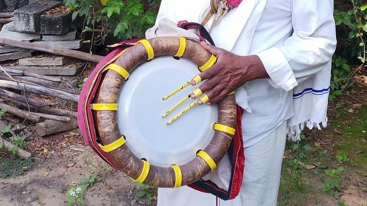 ದೇವಾಲಯದಲ್ಲಿ ಡೋಲು ಬಾರಿಸಲಿಲ್ಲ ಎಂದು SC ಕುಟುಂಬಗಳಿಗೆ ಗ್ರಾಮದಿಂದಲೇ ಬಹಿಷ್ಕಾರ!