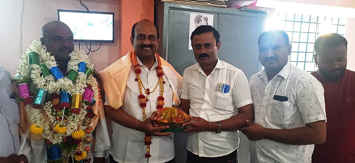 ಕೇರಳಾಪುರ: ಪತ್ತಿನ ಸಹಕಾರ ಸಂಘದ ಅಧ್ಯಕ್ಷರಾಗಿ ಮಂಜುನಾಥ್ ಅವಿರೋಧ ಆಯ್ಕೆ