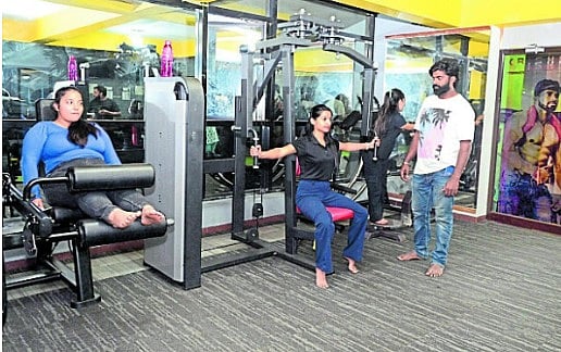 ಹುಬ್ಬಳ್ಳಿ | ಆರೋಗ್ಯ ರಕ್ಷಣೆ: ಜಿಮ್‌ನತ್ತ ಯುವತಿಯರ ಚಿತ್ತ