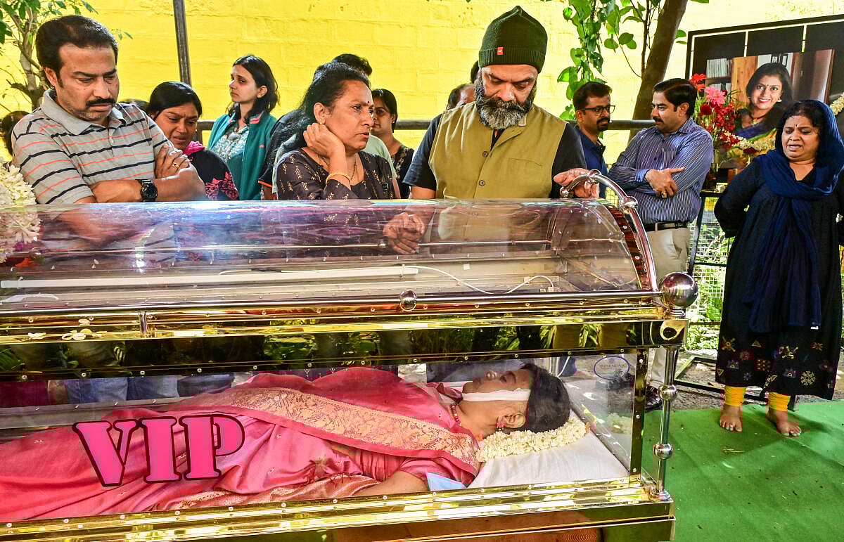 ನಟಿ, ನಿರೂಪಕಿ ಅಪರ್ಣಾ ಅಂತ್ಯ ಸಂಸ್ಕಾರ