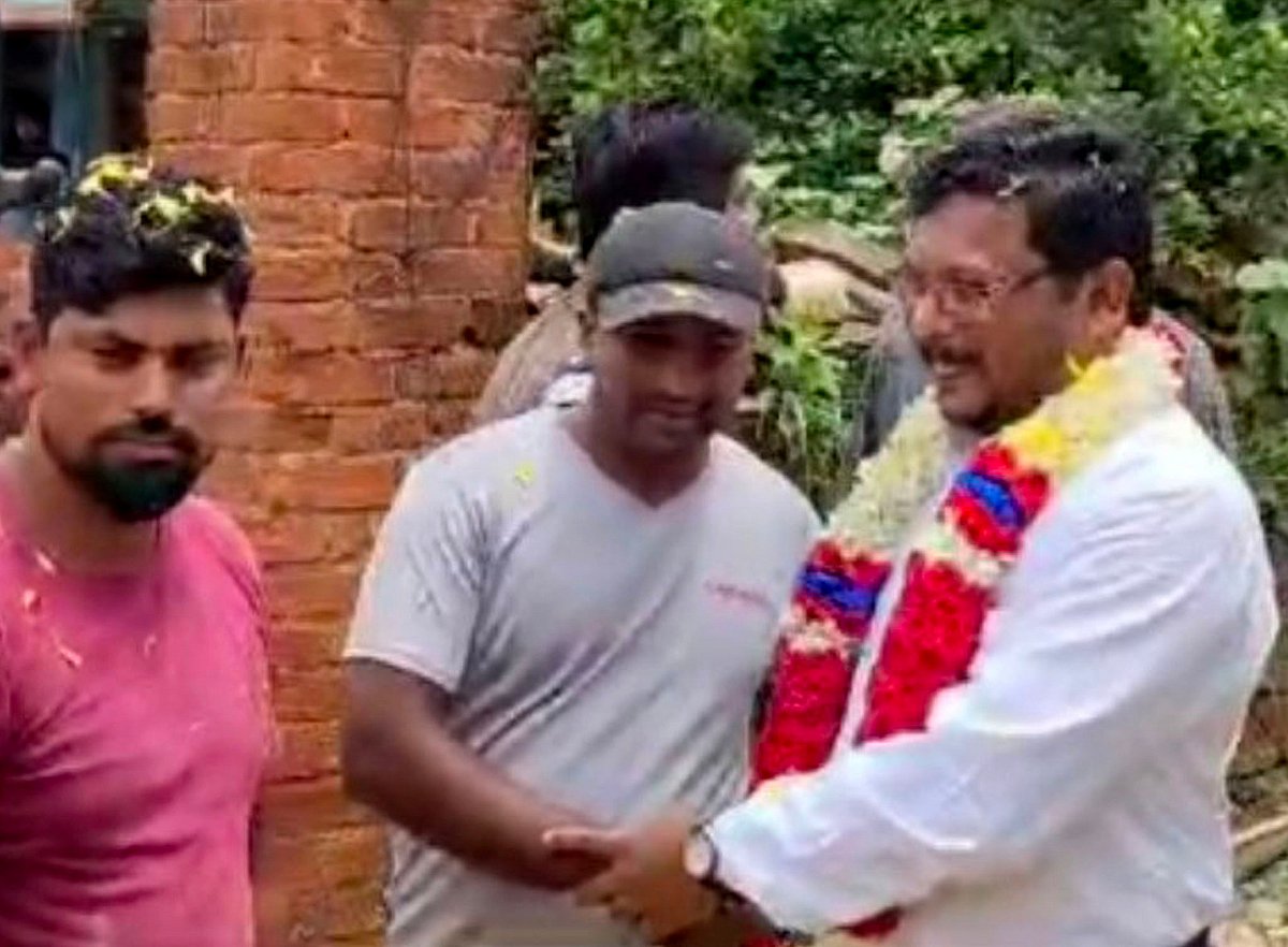 ಬೆಳಗಾವಿ | ಶಿಶು ಮಾರಾಟ, ಭ್ರೂಣ ಹತ್ಯೆ ಆರೋಪಿಗೆ ಸಂಭ್ರಮದ ಸ್ವಾಗತ