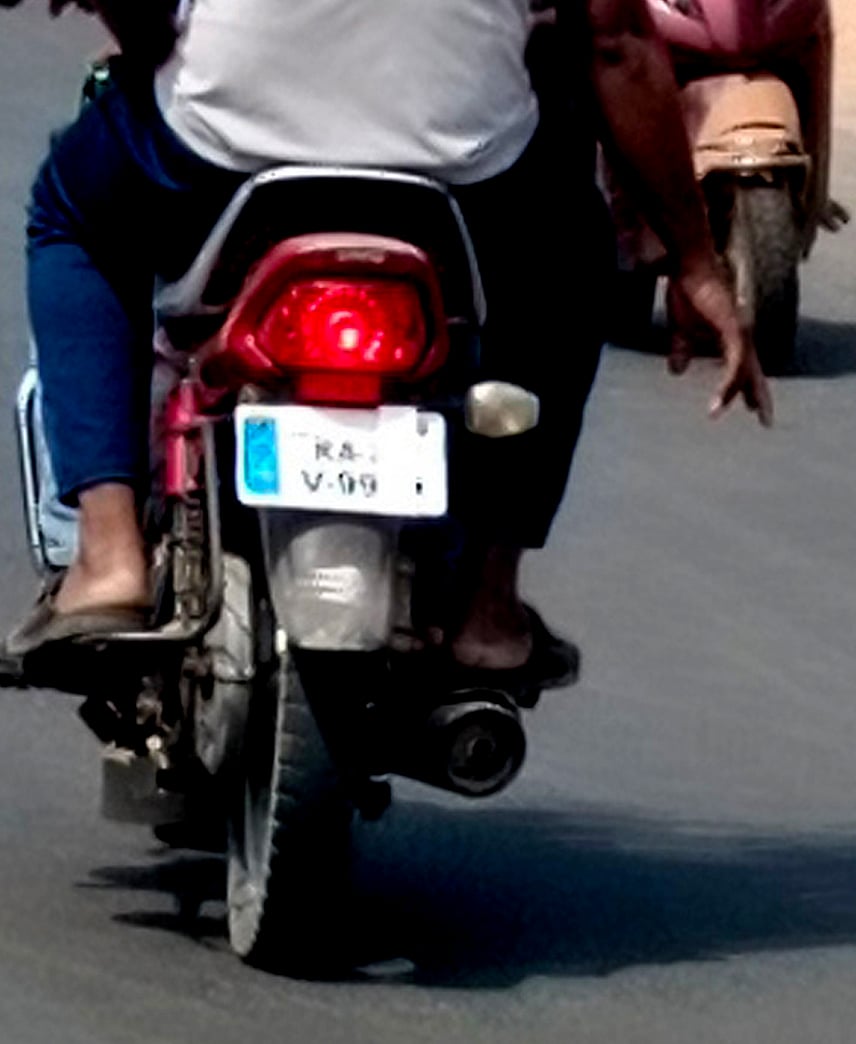 ಗದಗ | ಹೆಚ್ಚಿದ ನಕಲಿ ನಂಬರ್‌ ಪ್ಲೇಟ್‌ ಹಾವಳಿ:  ‘ಥರ್ಡ್ ಐ’ಗೂ ಸಿಗದ ಗುರುತು