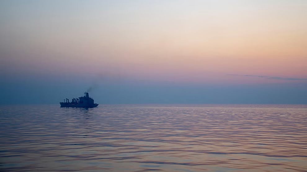 ಒಮಾನ್ ಸಾಗರದಲ್ಲಿ ಮಗುಚಿದ ತೈಲ ಸಾಗಣೆ ಹಡಗು; 13 ಭಾರತೀಯರು ನಾಪತ್ತೆ