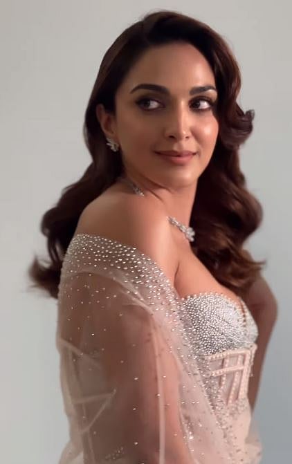 ವಿಡಿಯೊ: ವಿಶೇಷ ಉಡುಗೆಯಲ್ಲಿ ಮನಸೂರೆಗೊಂಡ ನಟಿ ಕಿಯಾರಾ