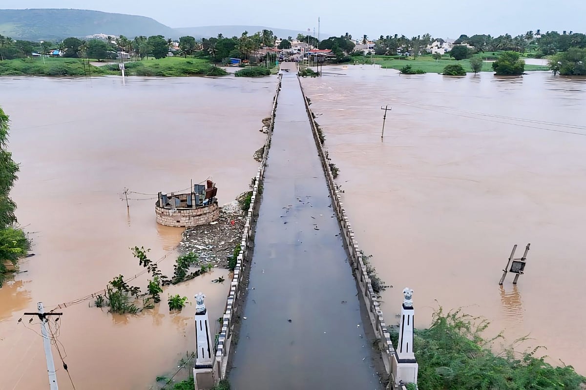 ಗೋಕಾಕ | ಹೆಚ್ಚಿದ ಘಟಪ್ರಭೆ ನದಿ ನೀರು; ಲೋಳಸೂರು ರಾಜ್ಯ ಹೆದ್ದಾರಿ ಸೇತುವೆ ಬಂದ್‌