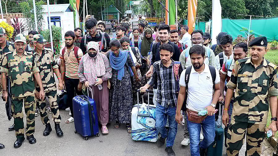 ಬಾಂಗ್ಲಾದೇಶ ಹಿಂಸಾಚಾರ: 4,500 ಭಾರತೀಯ ವಿದ್ಯಾರ್ಥಿಗಳು ಸ್ವದೇಶಕ್ಕೆ ವಾಪಸ್