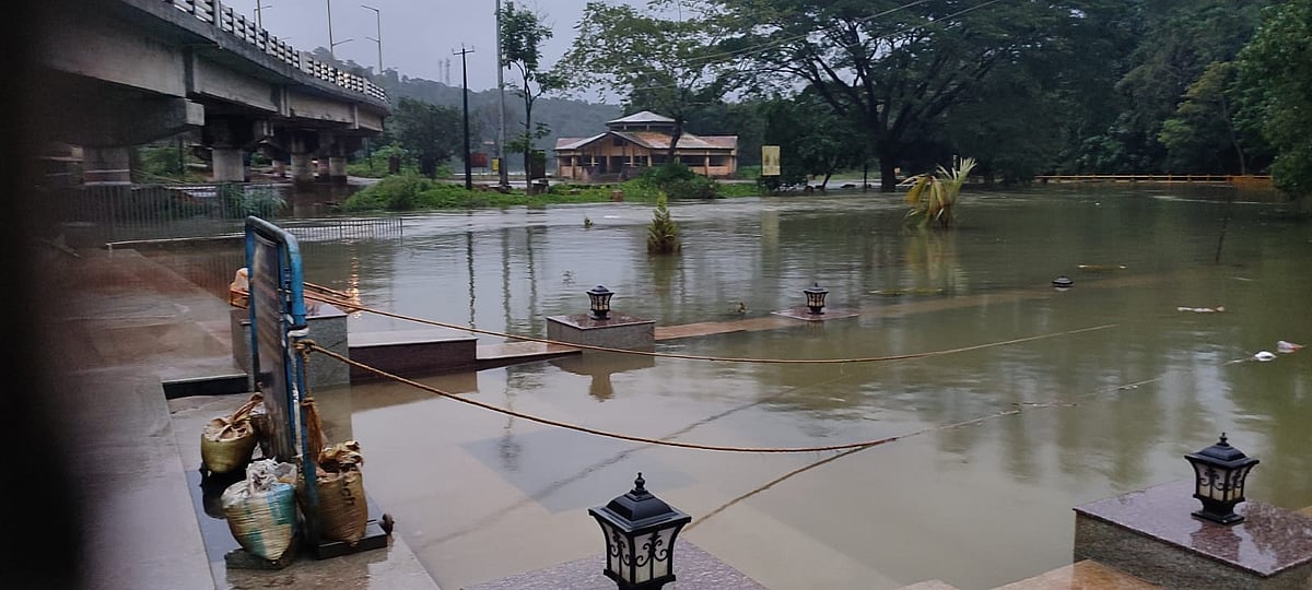 ಕೊಡಗಿನಲ್ಲಿ ರಾತ್ರಿ ಬಿಡುವು ನೀಡಿದ ಮಳೆ
