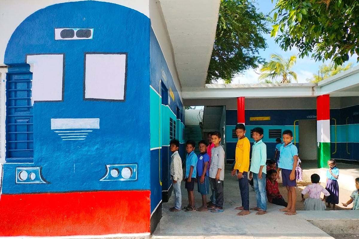 ಕಕ್ಕೇರಾ | ಇದು ರೈಲಲ್ಲ; ಸರ್ಕಾರಿ ಶಾಲೆ 