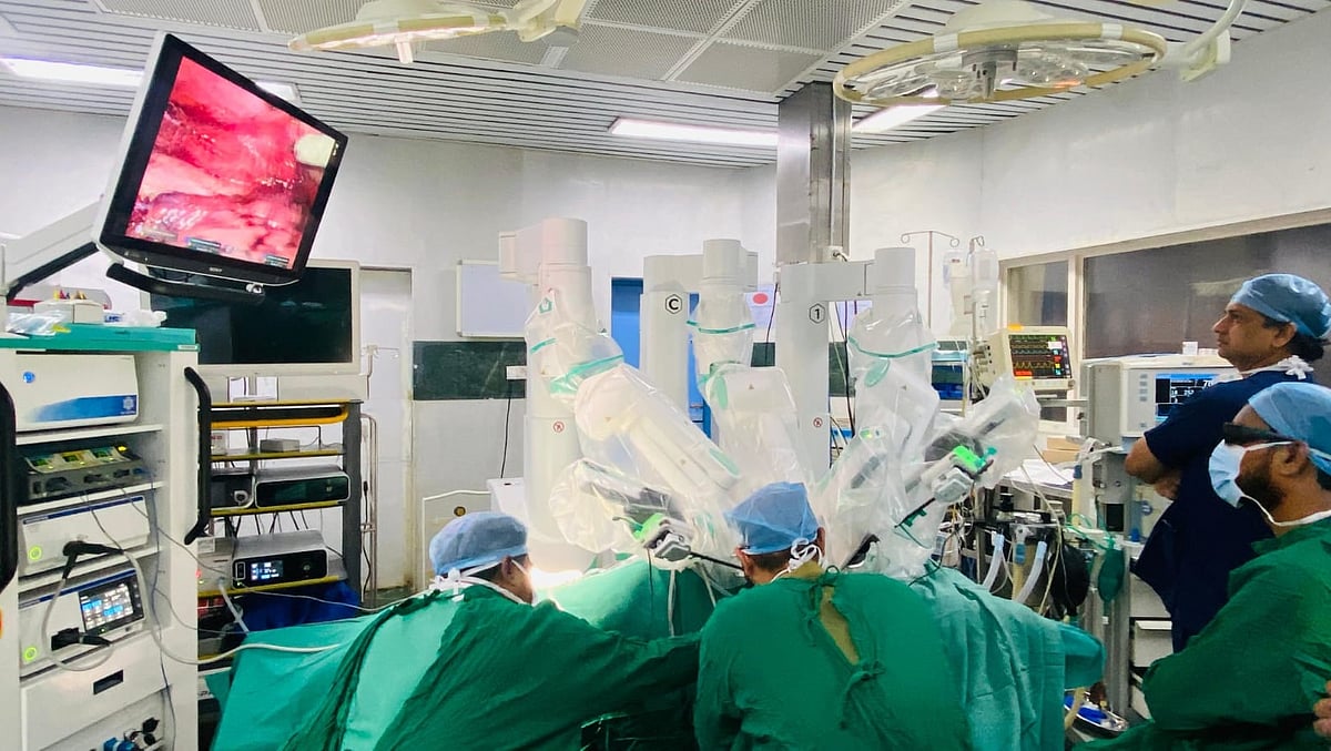 KLE ಆಸ್ಪತ್ರೆಯಲ್ಲಿ ಕ್ಯಾನ್ಸರ್ ರೋಗಿಗಳಿಗೆ ನಡೆಸಿದ ರೊಬಾಟಿಕ್‌ ಚಿಕಿತ್ಸೆ ಯಶಸ್ವಿ