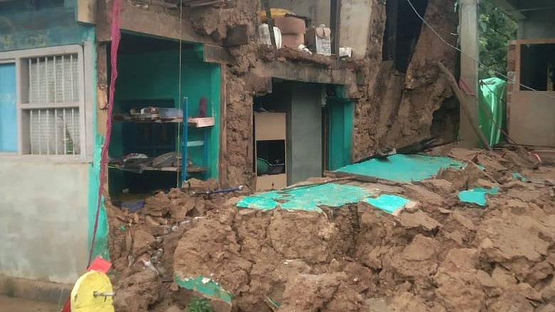 ಶಿಕಾರಿಪುರ | ಧಾರಾಕಾರ ಮಳೆ: ಮನೆ ಗೋಡೆ ಕುಸಿದು ನಾಲ್ವರಿಗೆ ಗಾಯ