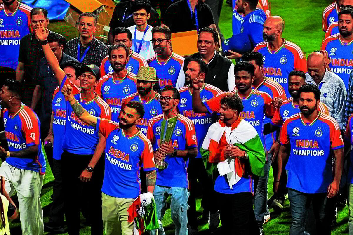 ಟಿ20 ವಿಶ್ವ ಚಾಂಪಿಯನ್ ಭಾರತ: ವಿಮಾನ ಪಯಣದಲ್ಲಿಯೂ ವಿಜಯದ ಮೆಲುಕು 