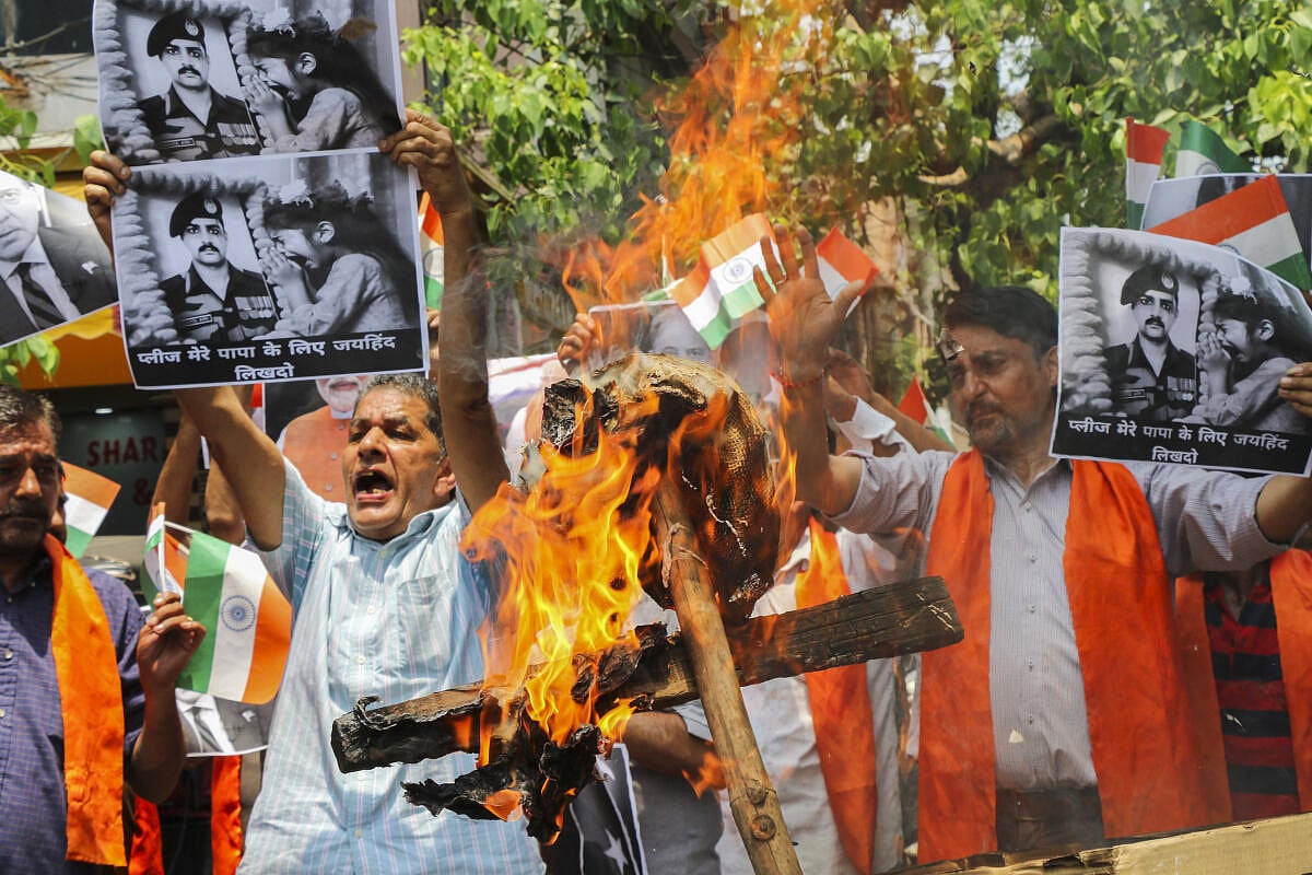 ಜಮ್ಮು | ದೋಡಾದಲ್ಲಿ ಭಯೋತ್ಪಾದಕ ದಾಳಿ: ಪ್ರಧಾನಿ ಮೋದಿಗೆ ಖರ್ಗೆ, ರಾಹುಲ್ ತರಾಟೆ