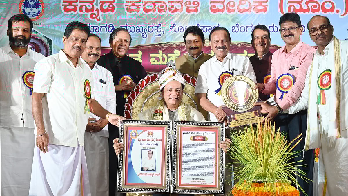 ರಾಜಕಾರಣಿಗಳು ಚುನಾವಣೆಯಲ್ಲಷ್ಟೇ ಸಮರ್ಪಣಾ ಭಾವ ವ್ಯಕ್ತಪಡಿಸುತ್ತಾರೆ: ಸದಾನಂದ ಗೌಡ