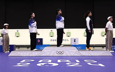 ಚಿನ್ನದ ಪದಕ ವಿಜೇತ ಓ ಯೆ ಜಿನ್‌, ಬೆಳ್ಳಿ ಪದಕ ವಿಜೇತ ಕಿಮ್‌ ಯೆಜಿ ಅವರೊಂದಿಗೆ ಮನು ಭಾಕರ್‌