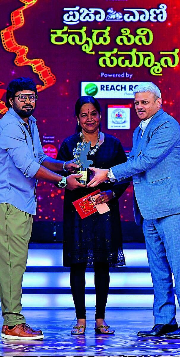 ಸಿನಿ ಸಮ್ಮಾನ | ‘ಸಪ್ತಸಾಗರದಾಚೆ ಎಲ್ಲೋ’ ಚಿತ್ರದ ತಂತ್ರಜ್ಞರಿಗೆ ಸನ್ಮಾನದ ಗರಿ