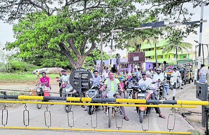 ಕಾಮಸಮುದ್ರ ರೈಲ್ವೆ ಮೇಲ್ಸೇತುವೆ ನಿರ್ಮಾಣ; ದಶಕದ ಬೇಡಿಕೆಗೆ ಸಿಗದ ಸ್ಪಂದನೆ