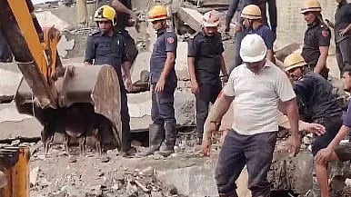 ಗುಜರಾತ್‌ | 6 ಅಂತಸ್ತಿನ ಕಟ್ಟಡ ಕುಸಿತ: 15 ಮಂದಿಗೆ ಗಾಯ, ಹಲವರು ಸಿಲುಕಿರುವ ಶಂಕೆ