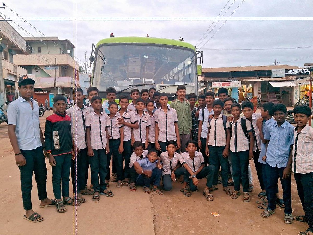 ಲಕ್ಷ್ಮೇಶ್ವರ: ಬಸ್ ಸೌಲಭ್ಯಕ್ಕೆ ಆಗ್ರಹಿಸಿ ಮಕ್ಕಳಿಂದ ಪ್ರತಿಭಟನೆ