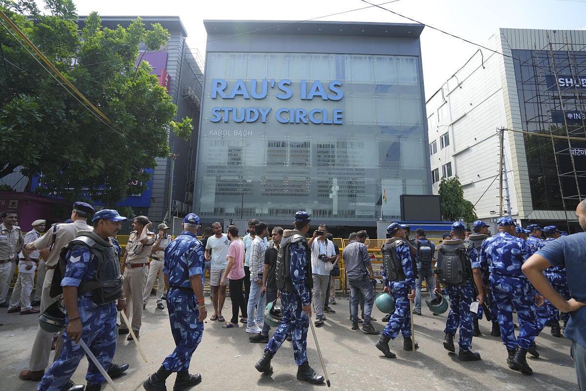 13 ಅಕ್ರಮ ಕೋಚಿಂಗ್ ಸೆಂಟರ್‌ಗಳಿಗೆ ಬೀಗ ಜಡಿದ ದೆಹಲಿ ಮಹಾನಗರ ಪಾಲಿಕೆ