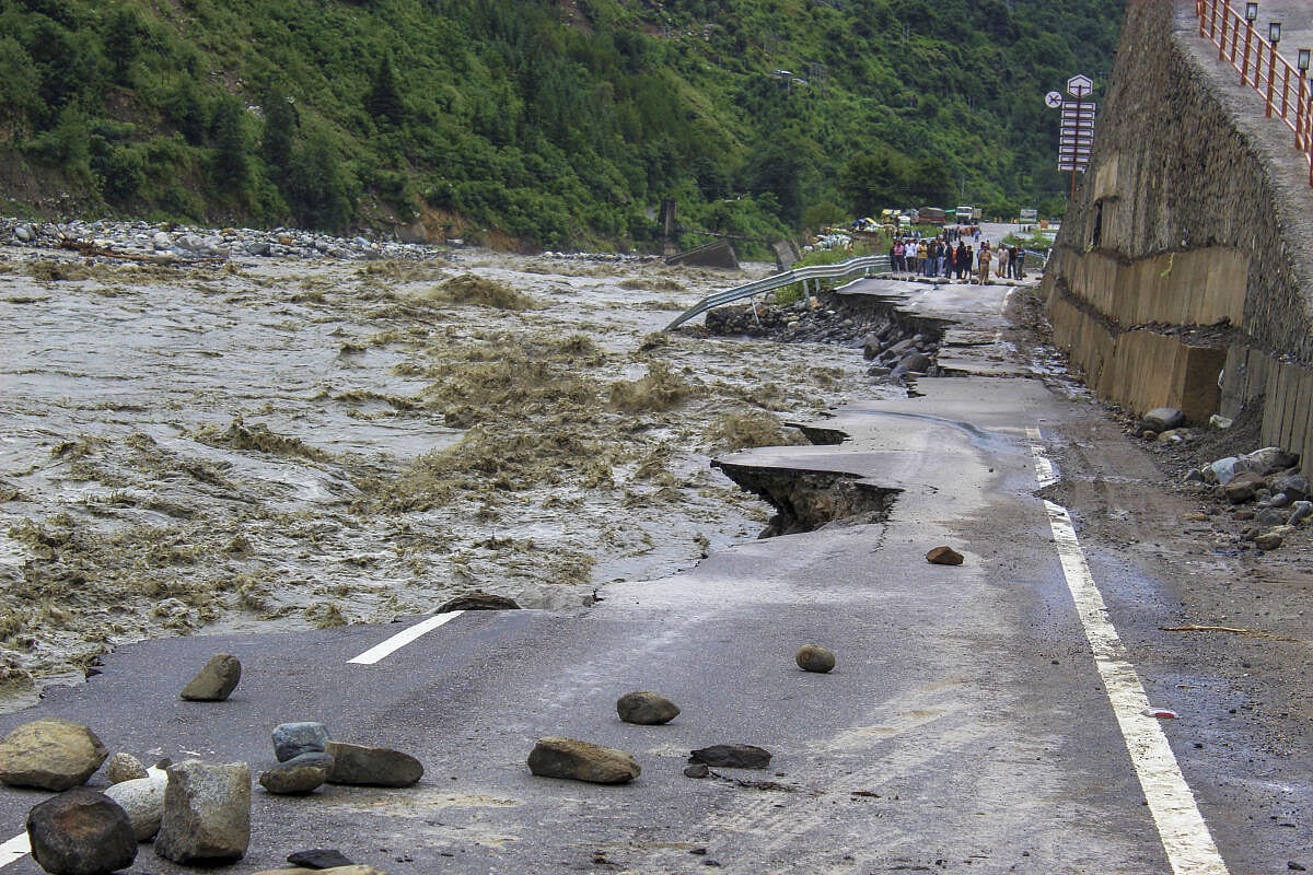 ಹಿಮಾಚಲ ಪ್ರದೇಶದಲ್ಲಿ ಮೇಘಸ್ಪೋಟ: ಮೂವರ ಸಾವು, 50 ಮಂದಿ ನಾ‍ಪತ್ತೆ 