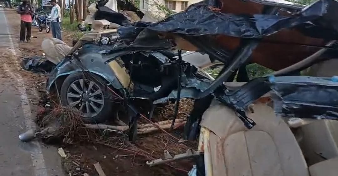 ಕೋಲಾರ | ಮರಕ್ಕೆ ಕಾರು ಡಿಕ್ಕಿ; ಒಂದೇ ಕಾಲೇಜಿನ ಮೂವರು ವಿದ್ಯಾರ್ಥಿಗಳು ಸಾವು
